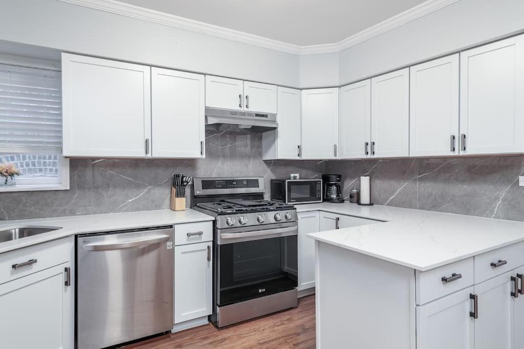 Beautiful Remodeled Penthouse Unit In Old Town Villa Chicago Luaran gambar